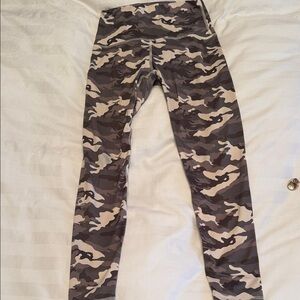 Fleo Camouflage Leggings - size M